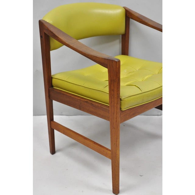 Mid-Century Modern Vintage Ray Zimmerman for Dux Sculpted Walnut Green Vinyl Club Lounge Arm Chair For Sale - Image 3 of 18