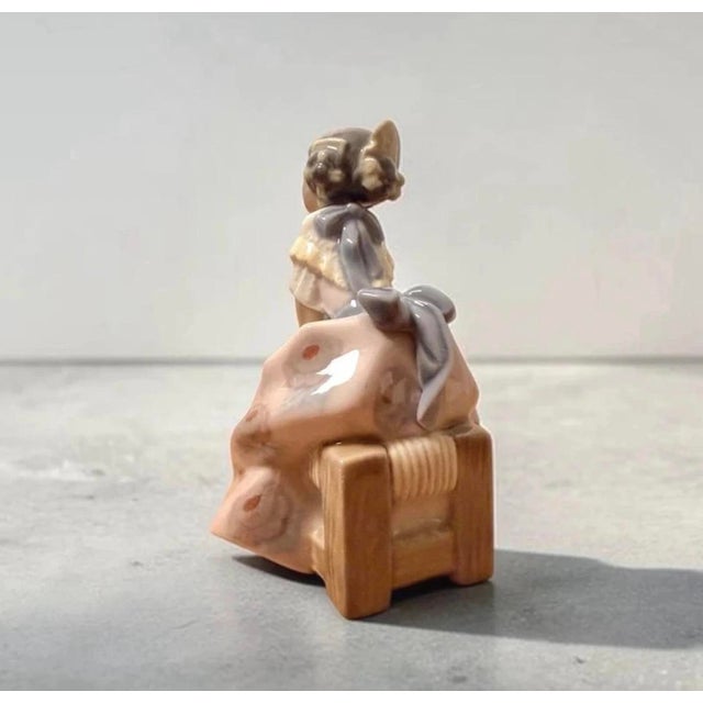 Figurine by Salvador Debón for Lladró For Sale - Image 4 of 8