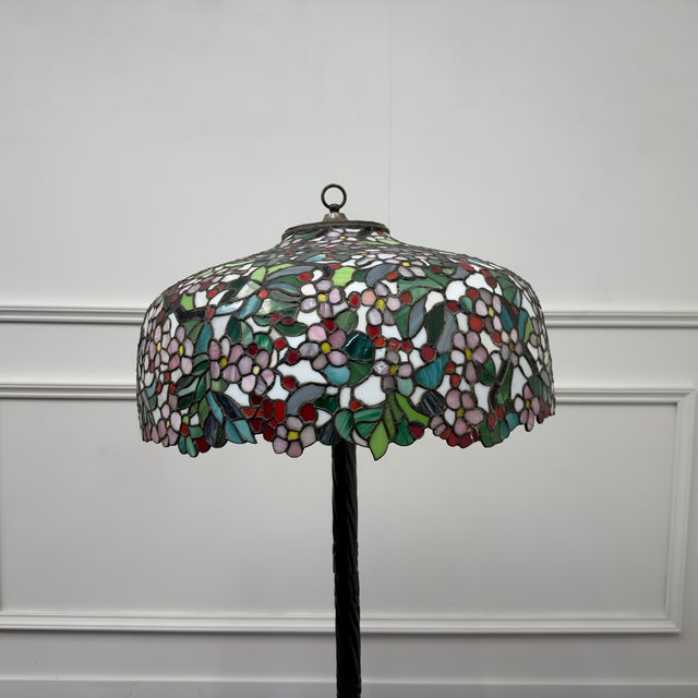Large Art Deco Floor Lamp in the style of Tiffany For Sale - Image 3 of 7