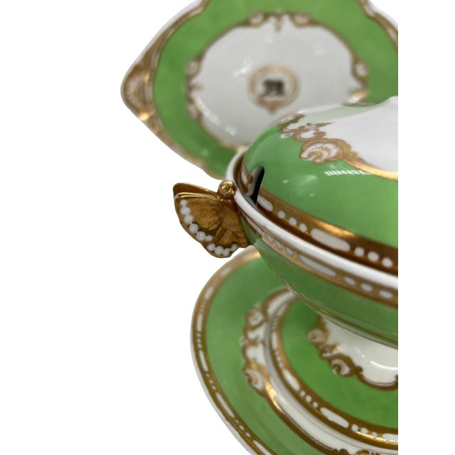 Set Spode Felspar Heraldric "Bear & Forbear" Dessert Tray & Covered Sauce Compotes C. 1840 For Sale - Image 9 of 11