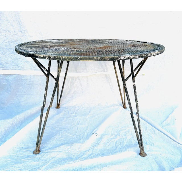 1950's Midcentury Wrought Iron Meshed Top Table 36” Round Diameter, 24.5”H, Very sturdy, needs restoration (Painting)