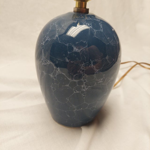 Mid-Century Modern Mid 20th Century Mid Century Modern Blue Marble-Style Ceramic Table Lamp For Sale - Image 3 of 5