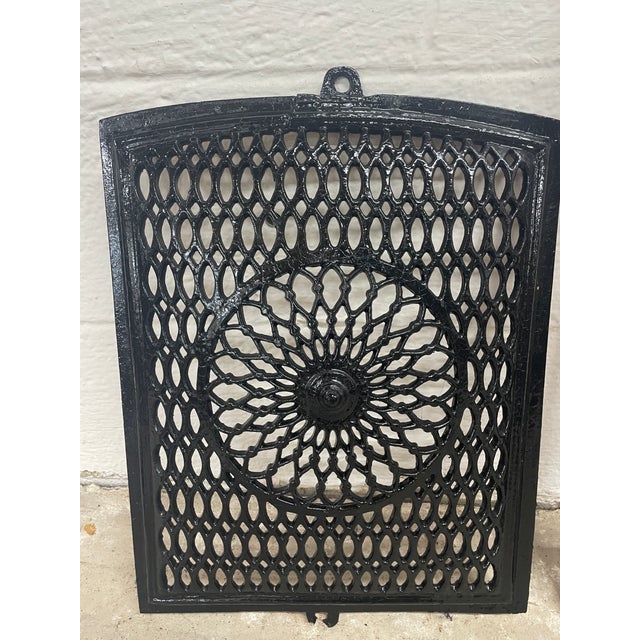 19th-Century 2-Piece Cast Iron Fireplace Surround & Removable Rosette Gate – Demopolis, Al Estater 27" X 20.5" For Sale - Image 4 of 6