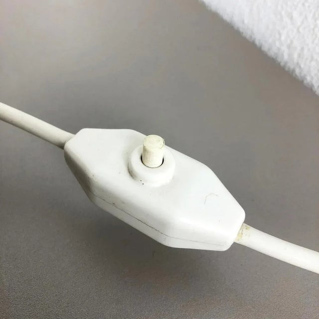 Modernist Acrylic Tube Table Light, Italy, 1960s For Sale - Image 16 of 18