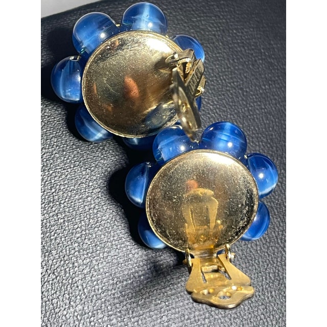 Lisner 1950s Lisner Cats Eye Cornflower Blue Cluster Clip Back Earrings, Pair For Sale - Image 4 of 5