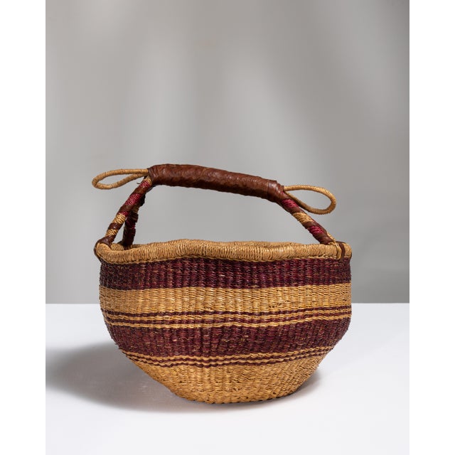 Mid 20th Century United Kingdom Tan Wicker Basket For Sale - Image 9 of 15