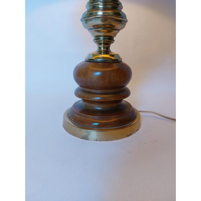 Brown Mid-Century Wooden Brass Table Lamp For Sale - Image 8 of 18