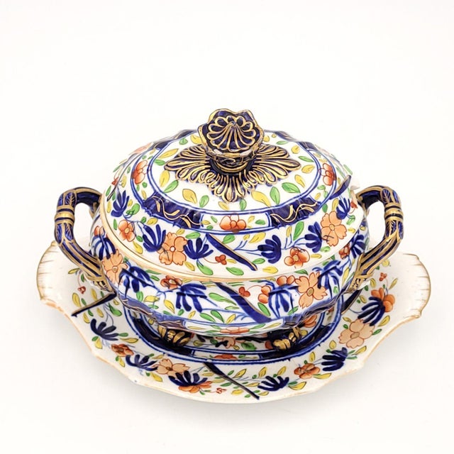 Pair of Coalport Sauce Tureens, England Circa 1825 For Sale In San Francisco - Image 6 of 12
