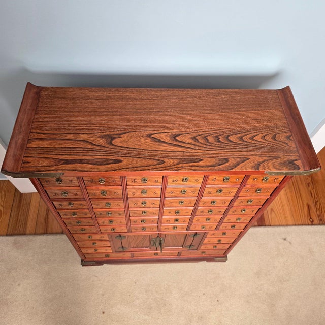 Vintage 45-Drawer Chinese Apothecary Chest – Solid Elm (Yumu) Pagoda Cabinet For Sale In Portland, ME - Image 6 of 14