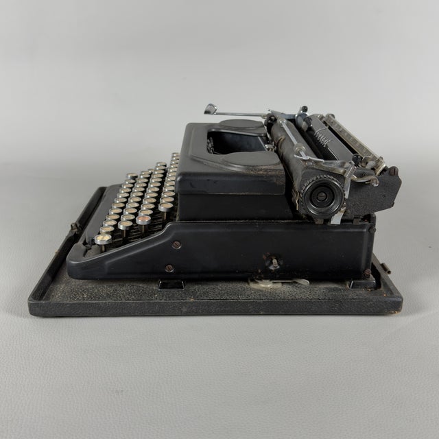 Everest Mod 90 Portable Typewriter from S.A. Serio Milano For Sale - Image 6 of 12