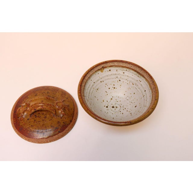 Tan Mid-Century Modern Ochre Studio Pottery Bowl With Lid by Deanna Nichols For Sale - Image 8 of 18