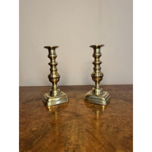 Pair of quality antique Victorian brass candlesticks, having a pair of Victorian brass candlesticks with turned shaped...