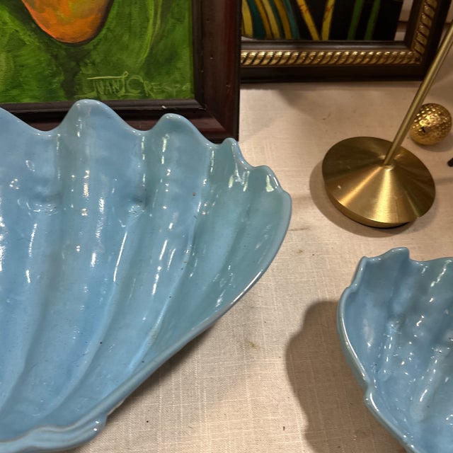 1970s 1970s Collection of Blue Ceramic Shell Dishes With One Large- Set of 5 For Sale - Image 5 of 8