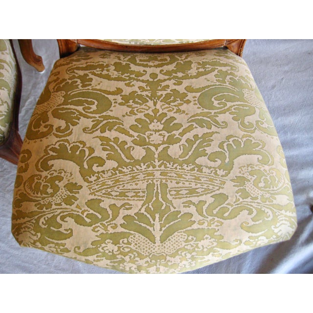 Fortuny Corone Textile on Set of 4 French Louis XV Chairs 18 Century For Sale - Image 6 of 12