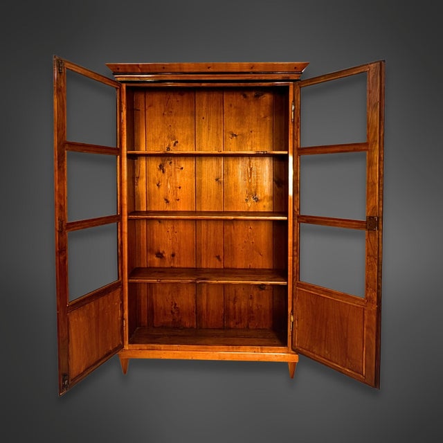Biedermeier Cherry Wood Display Cabinet, Southern Germany, 1825 For Sale - Image 8 of 14