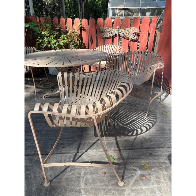 Metal Mid 20th Century Woodard Strap Iron Patio Set, Winter Beige Powder Coated, 5 Pieces, Attributed For Sale - Image 7 of 9