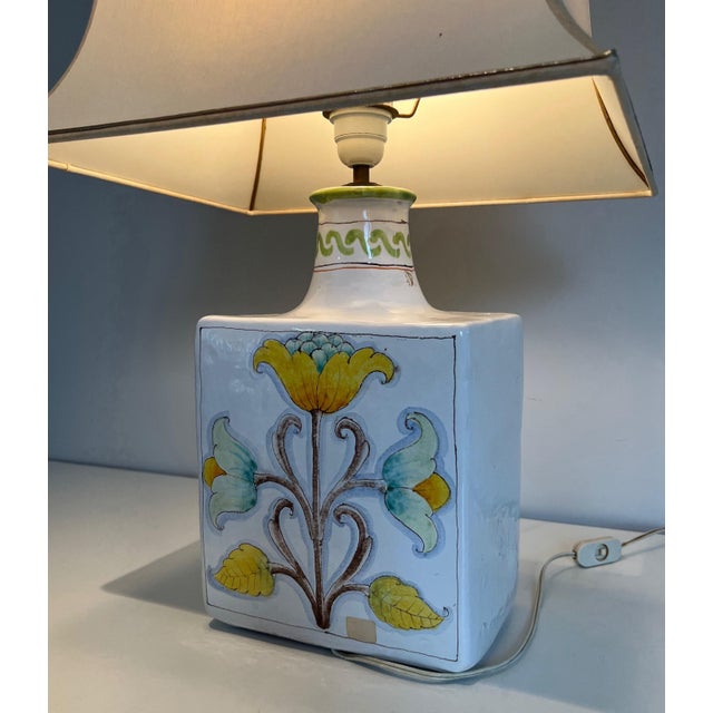 1970s Mid Century Modern Ceramic table lamp with bird and flower decorations For Sale - Image 9 of 12
