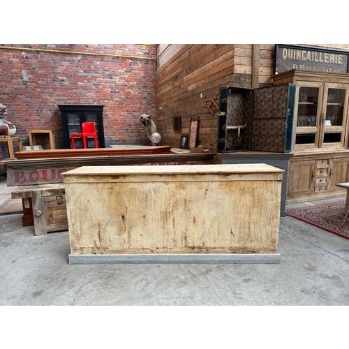 This counter from the 1920s has been completely restored. It has 6 large functional drawers. I have official proof of...