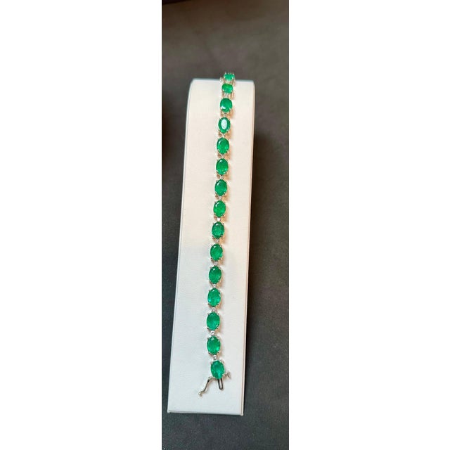 30 Carat Natural Zambian Emerald & Diamond Tennis Bracelet 14 Karat Gold For Sale - Image 9 of 18