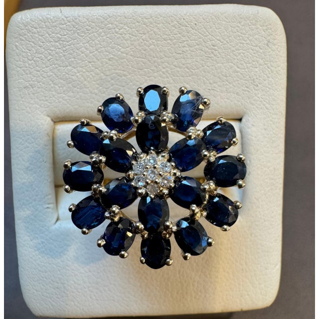 Blue 2.5 Carat Oval Blue Sapphire and Diamond Cocktail Ring in 14 Karat Gold Estate For Sale - Image 8 of 18