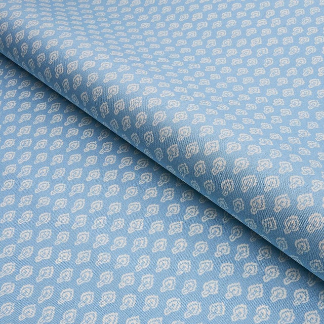 Not Yet Made - Made To Order Sample - Schumacher x Mark D. Sikes Hyacinth Indoor/Outdoor Fabric in China Blue For Sale - Image 5 of 6