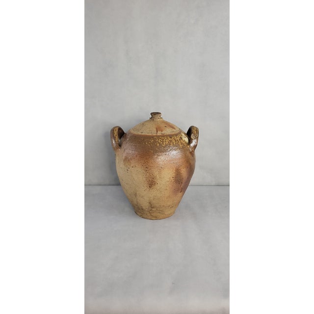 Large Puisaye sandstone jug dating from the 19th century / 2 handles. Height 38 cm Width with handles 31.5 cm Some oven...