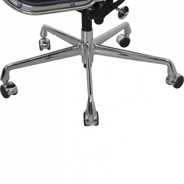 EA-219 Office Chair in Grey Leather by Charles Eames, 2012 For Sale - Image 9 of 18