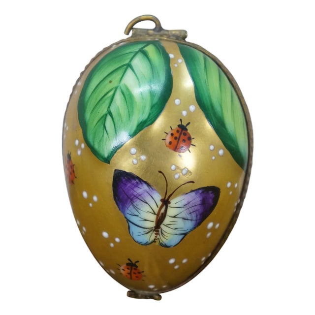 Late 20th Century Parry Vieille Limoges France Peint Main Gold Butterfly Ladybug Egg Keepsake Box For Sale