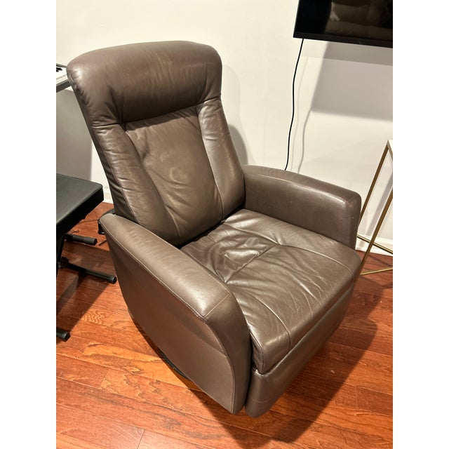 Experience the perfect blend of Scandinavian design, exceptional comfort, and modern innovation with this stunning gray...