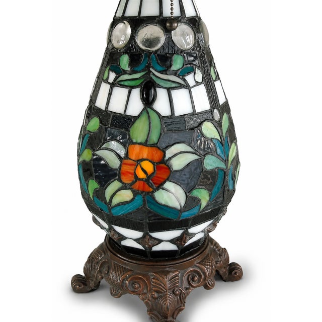 Off-white Vintage Tiffany-Style Floral Stained-Glass Table Lamp With Illuminated Base For Sale - Image 8 of 8