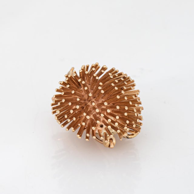 Modern 70s Vintage Hedgehog Pendant 14k Yellow Gold Brooch Sapphire Eyes Animal Jewelry For Sale - Image 3 of 5