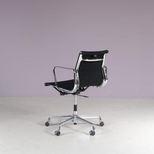 EA118 Chair by Charles & Ray Eames for Vitra, Germany, 2000s For Sale - Image 6 of 13