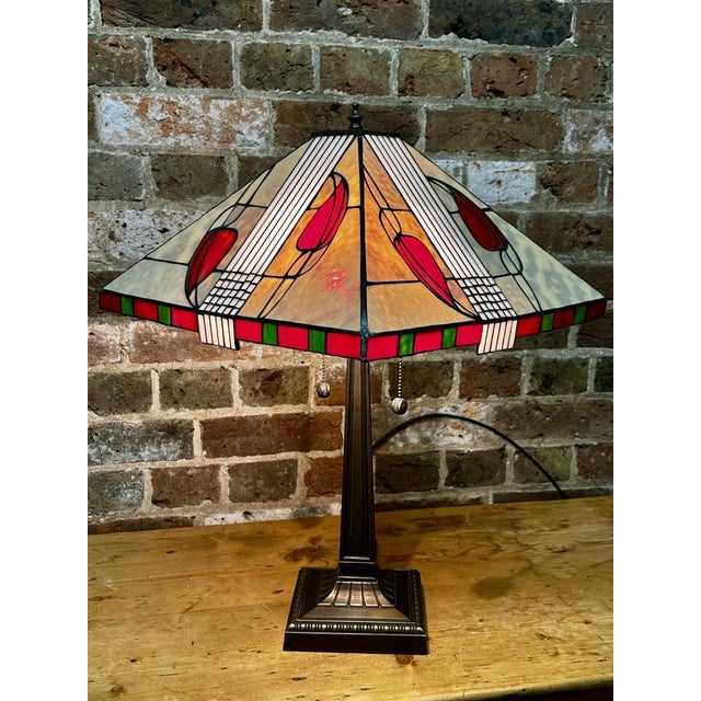 Stained Glass Lamp in the style of Tiffany, 1900s For Sale - Image 4 of 15
