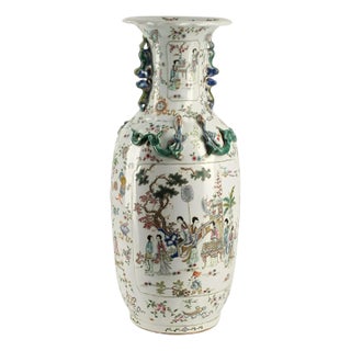 Early 20th-Century Chinese Qianlong-Style Porcelain Vase With Square Seal Mark For Sale