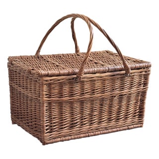 Mid-20th Century French Country-Style Picnic Basket For Sale