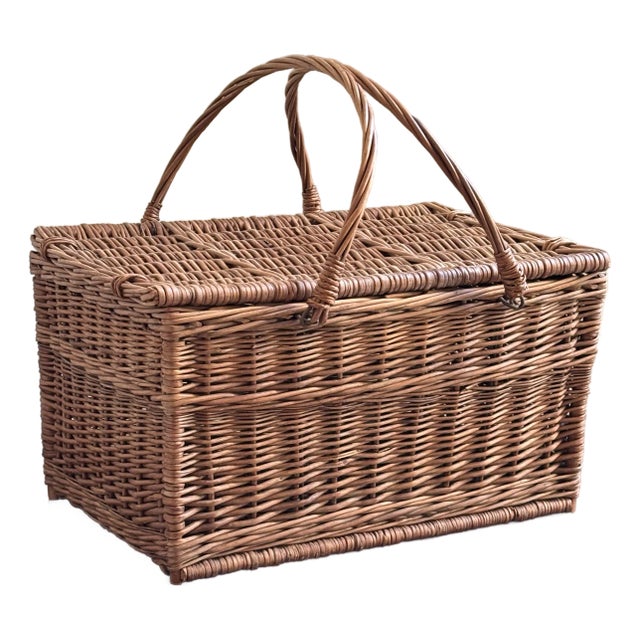 Mid-20th Century French Country-Style Picnic Basket For Sale