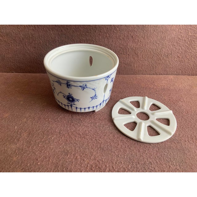 Traditional 1960s Bing & Grondahl Porcelain Teapot Warmer 397 For Sale - Image 3 of 7