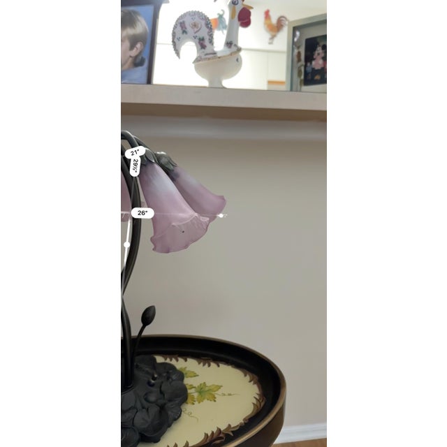 Traditional 1980s Tiffany Inspired Design 5 Lily Shape Lamp For Sale - Image 3 of 7