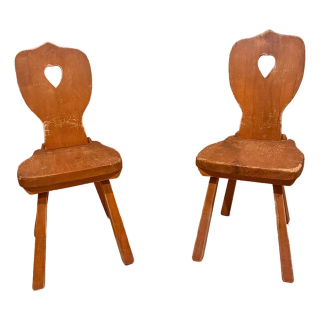Set of 2 Vintage Alpine Bavarian Heart-Cutout Plank Chairs (Brettstuhl) For Sale