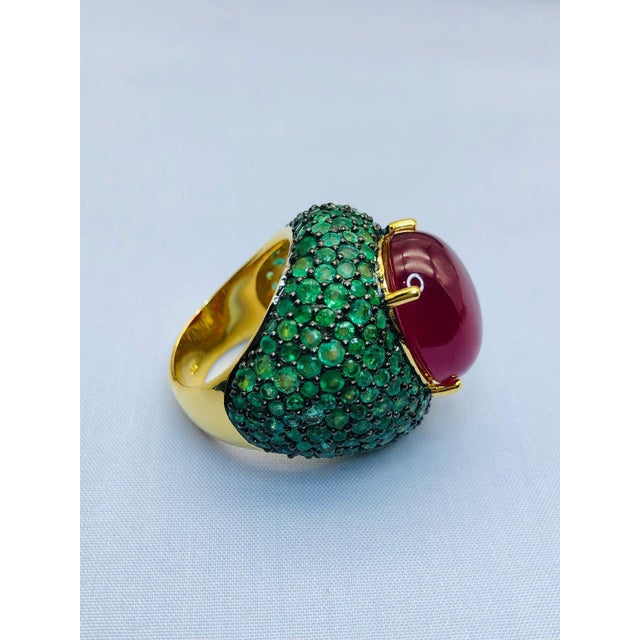 Bochic "Orient" Natural Emerald & Ruby Cocktail Ring Set In 18K Gold & Silver For Sale - Image 10 of 12