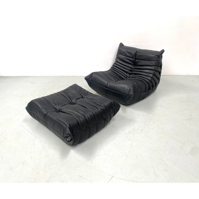 Set of French Togo Lounge Chair and Ottoman in Black Leather attributed to Michel Ducaroy for Ligne Roset, 1970s For Sale - Image 14 of 14