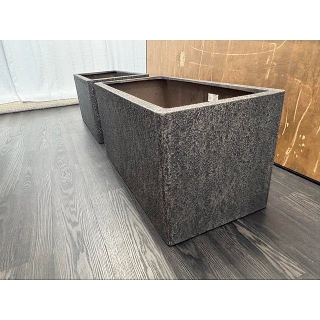 Stone Rh Paxos Square Planter – Size F 39½"w × 19½"d × 19½"h | Carbon | Set of 2 | Upscale Staging For Sale - Image 7 of 18