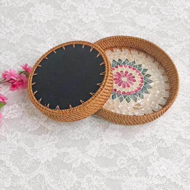 Arts & Crafts 2020s Set of Three Rattan Mother-of-Pearl Inlaid Trays With Pink Mandala Flower Pattern For Sale - Image 3 of 3