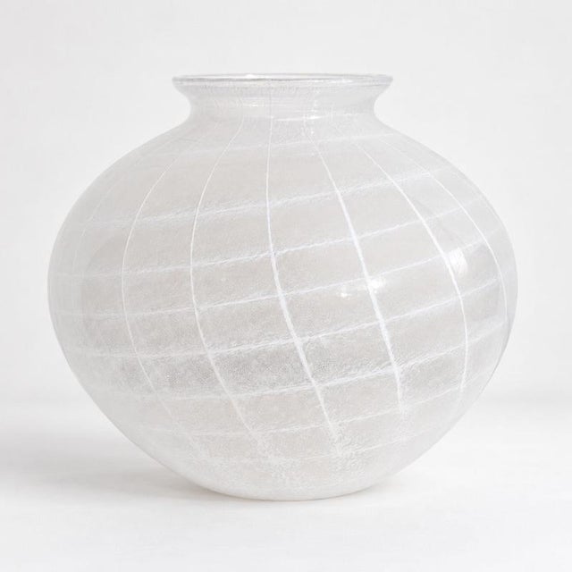 Italian White Murano Glass Vase in the style of Tobia Scarpa for Venini, 1950s For Sale - Image 3 of 9