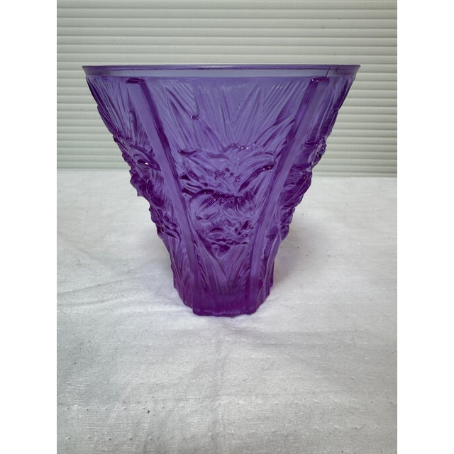 Liuli Crystal Art Presence of Spring Collection Profusion of Lilies Vase For Sale In San Francisco - Image 6 of 12