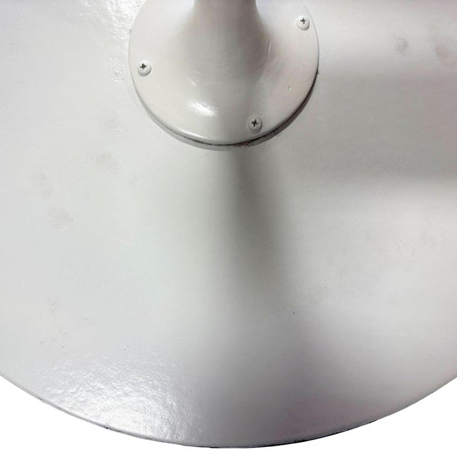 1960s Mid-Century Eero Saarinen Style Tulip Formica & Aluminum Side Table Attributed to Knoll For Sale - Image 4 of 5