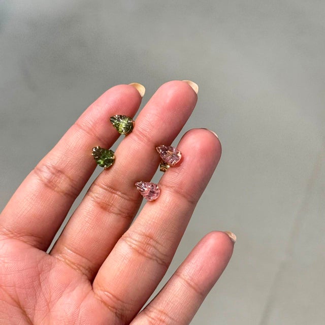 Contemporary 1.27ct Pink Tourmaline Carved Leaf Stud Earrings in 14k Yellow Gold- A Pair For Sale In New York - Image 6 of 15