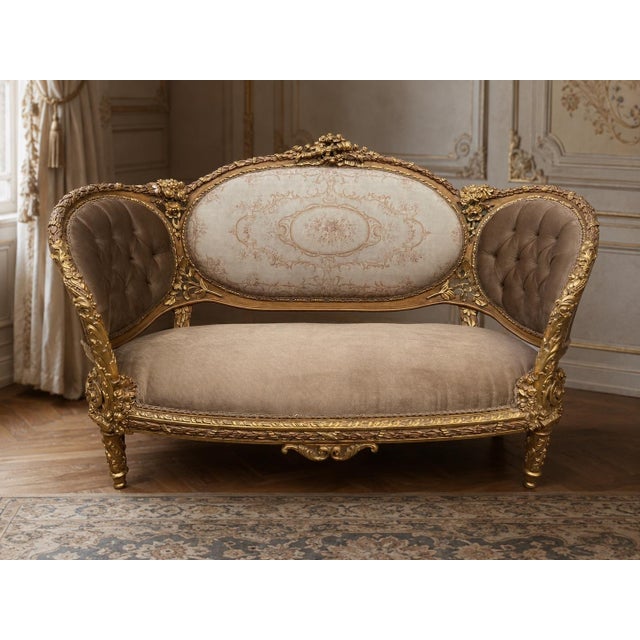 This elegant French settee dates to the early 1900s and displays the refined proportions and neoclassical decoration...