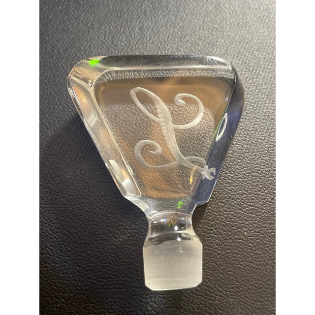 Art Deco 1940s Art Deco Glass Perfume Bottle in the Style of Lalique Glass For Sale - Image 3 of 6
