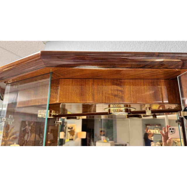 Henredon Lacquered Mahogany Bunching Curio Display Cabinets, a Pair For Sale - Image 18 of 18